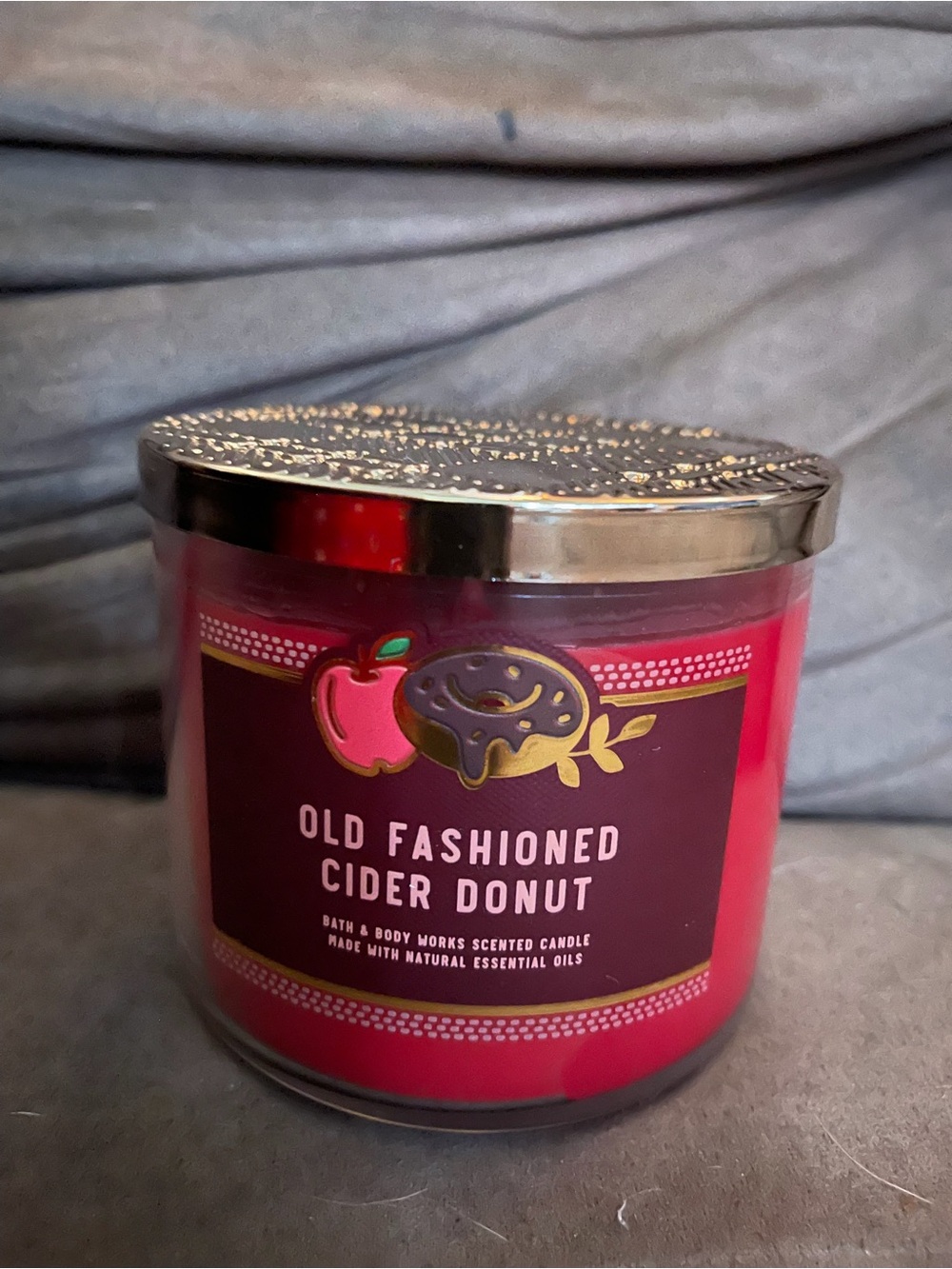 Bath & Body Works Old Fashioned Cider Donut Candle - Red & Gold Lid